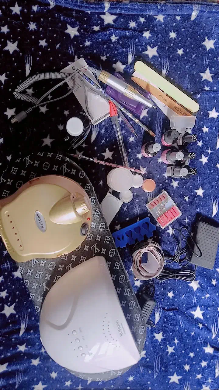 لوازم کاشت ناخن|آرایشگاه و سالن‌های زیبایی|اشتهارد, |دیوار