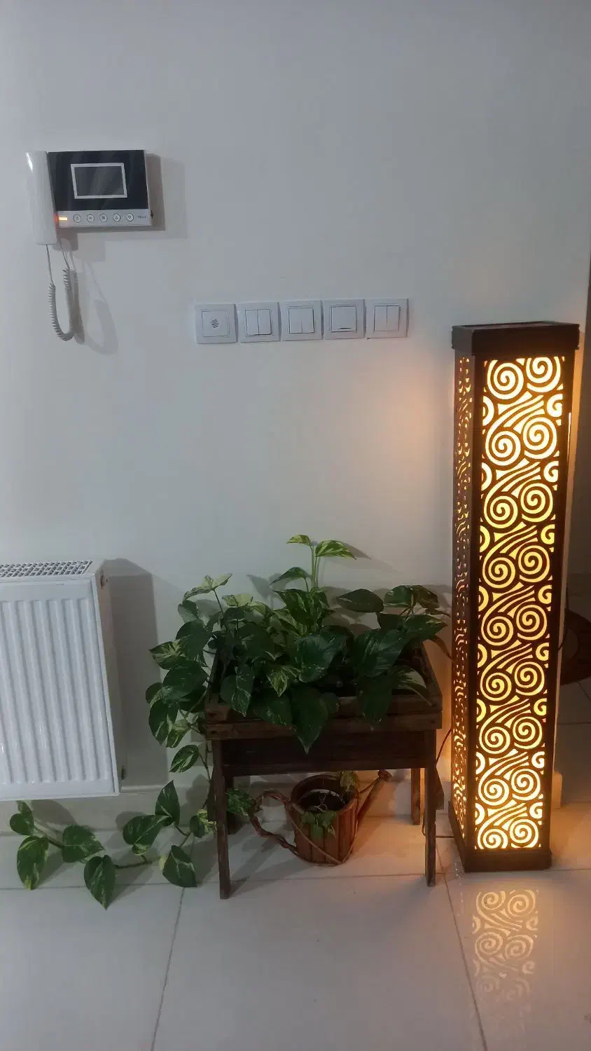 آباژور ایستاده چوبی فانتزی...|چراغ خواب و آباژور|سنقر, |دیوار