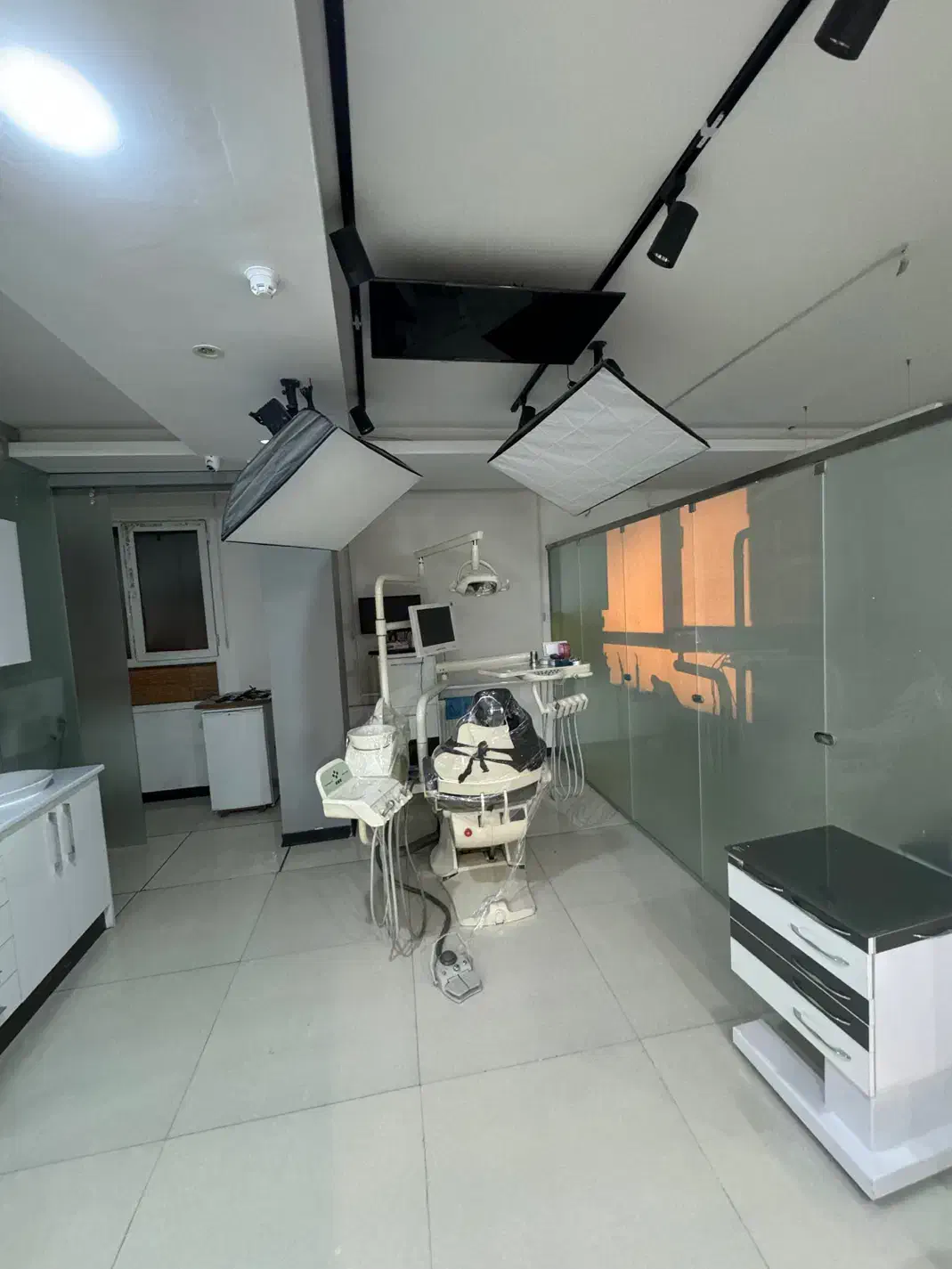 استخدام منشی و دستیاردندانپزشک خانم حقوق بالا|استخدام درمانی، زیبایی، بهداشتی|تهران, سجاد|دیوار