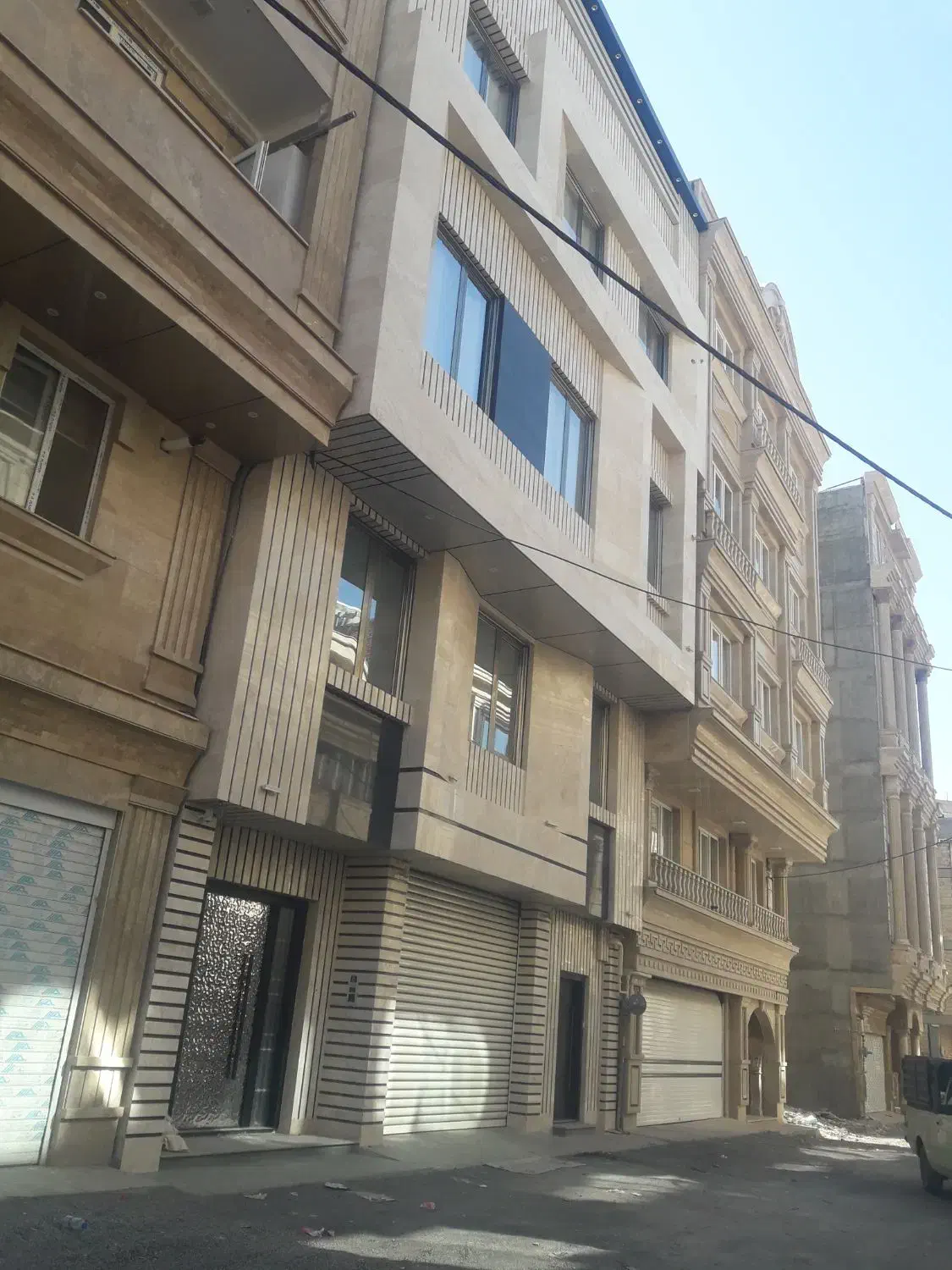 به یک کارگر ماهر برای سنگکاری وکاشی کاری نیازداریم|استخدام معماری، عمران و ساختمانی|خوی, |دیوار