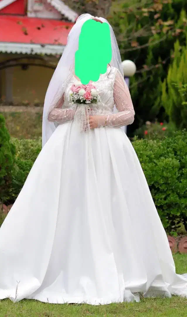 لباس عروس گیپورباژیپون طبقه ای . یک بارپوشیده شده|لباس|آستارا, |دیوار