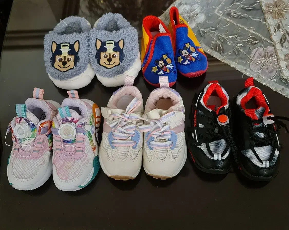 کتانی دخترانه|کفش و لباس بچه|تهران, شهرک دریا|دیوار