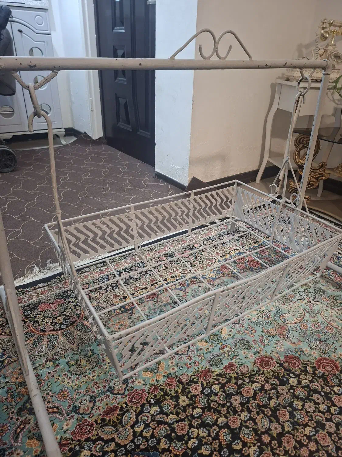 گهواره آهنی درحد نو|اسباب و اثاث بچه|کاشان, شهرک خاتم الانبیا (مسکن ملی کاشان)|دیوار