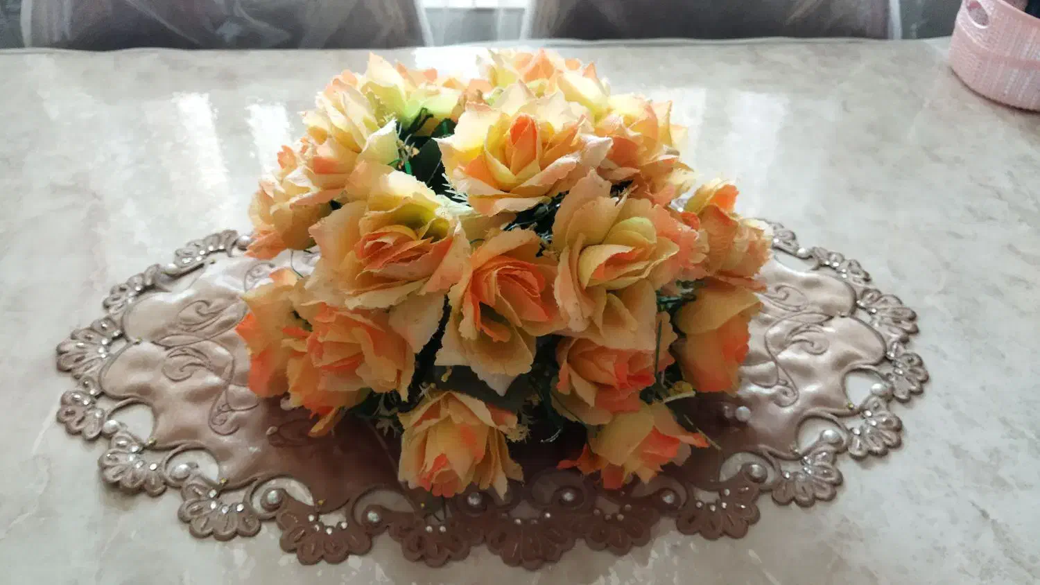 تعدادی گل و گلدان|گل مصنوعی|ایلام, |دیوار