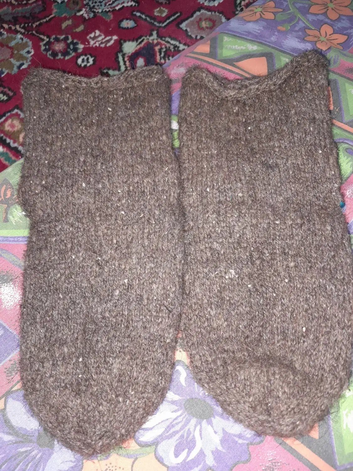 جوراب دست بافت گوزم برای درمان روماتیسم|لباس|باسمنج, |دیوار