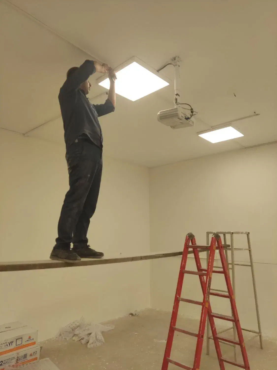 برقکاربرق کار ساختمانی وصنعتی شبانه روزی|خدمات پیشه و مهارت|شیراز, انجیر|دیوار