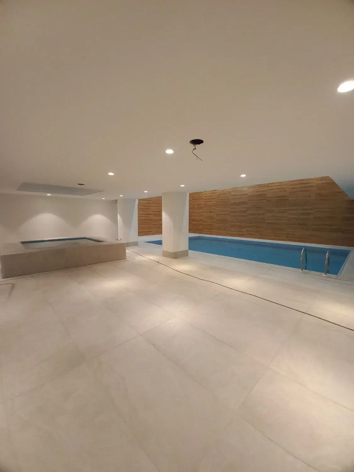 ۴۲۰متر مدرن کلید نخورده