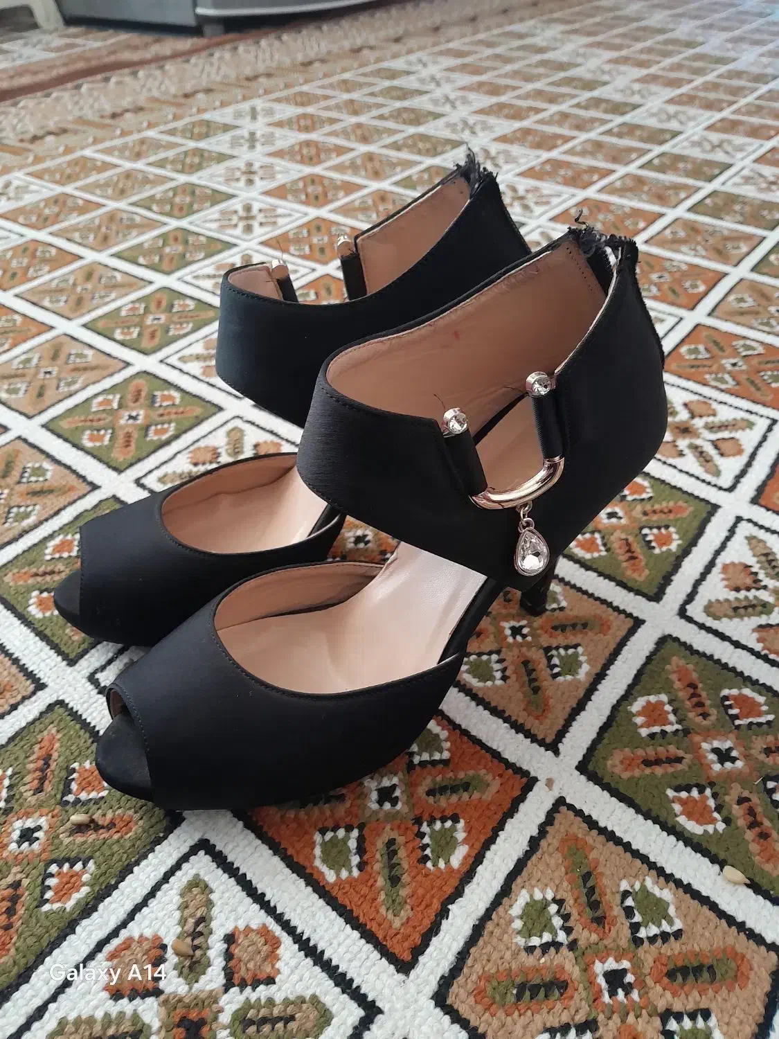 کفش مجلسی|کیف، کفش، کمربند|شاهین دژ, |دیوار