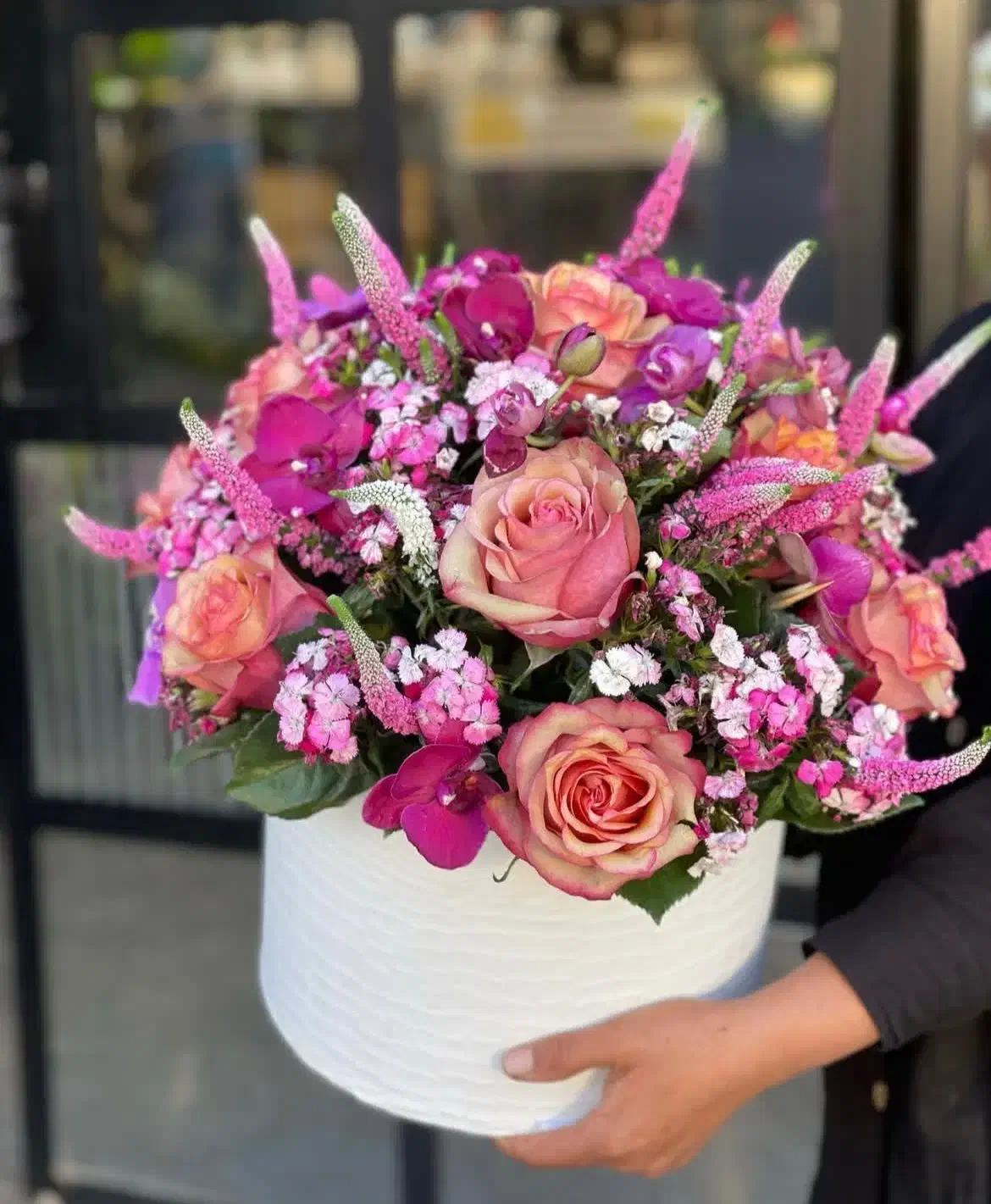 شاگرد آقا گلفروشی|استخدام سرایداری و نظافت|گرگان, |دیوار