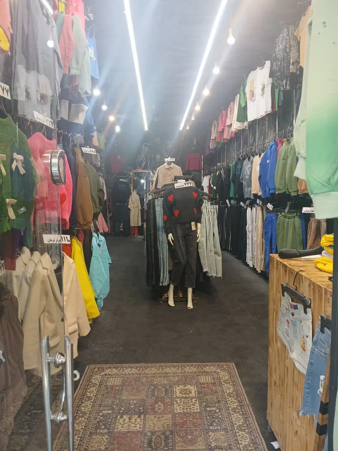 واگذاری اجناس و دکوراسیون کامل فروشگاه زنانه|فروشگاه و مغازه|اصفهان, کوی ولی عصر|دیوار