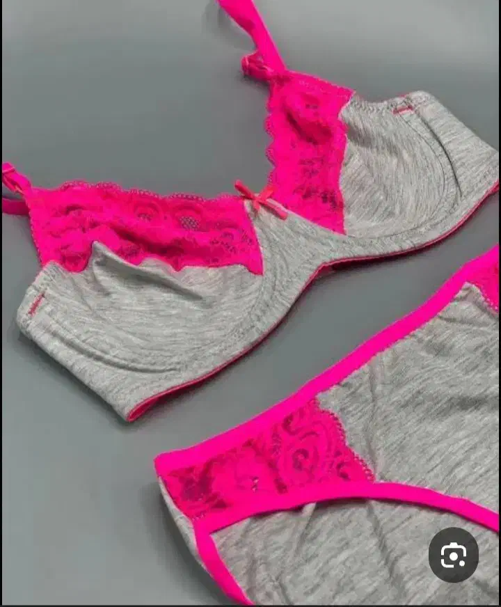 لباس زیر|لباس|قم, چهار امامزاده|دیوار