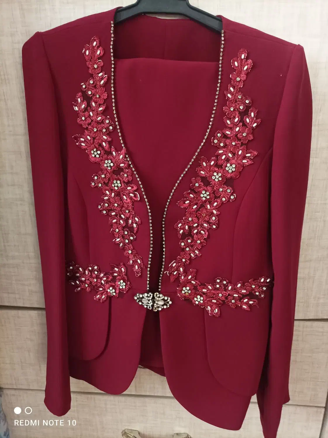 لباس مجلسی|لباس|رباطکریم, رباطکریم|دیوار