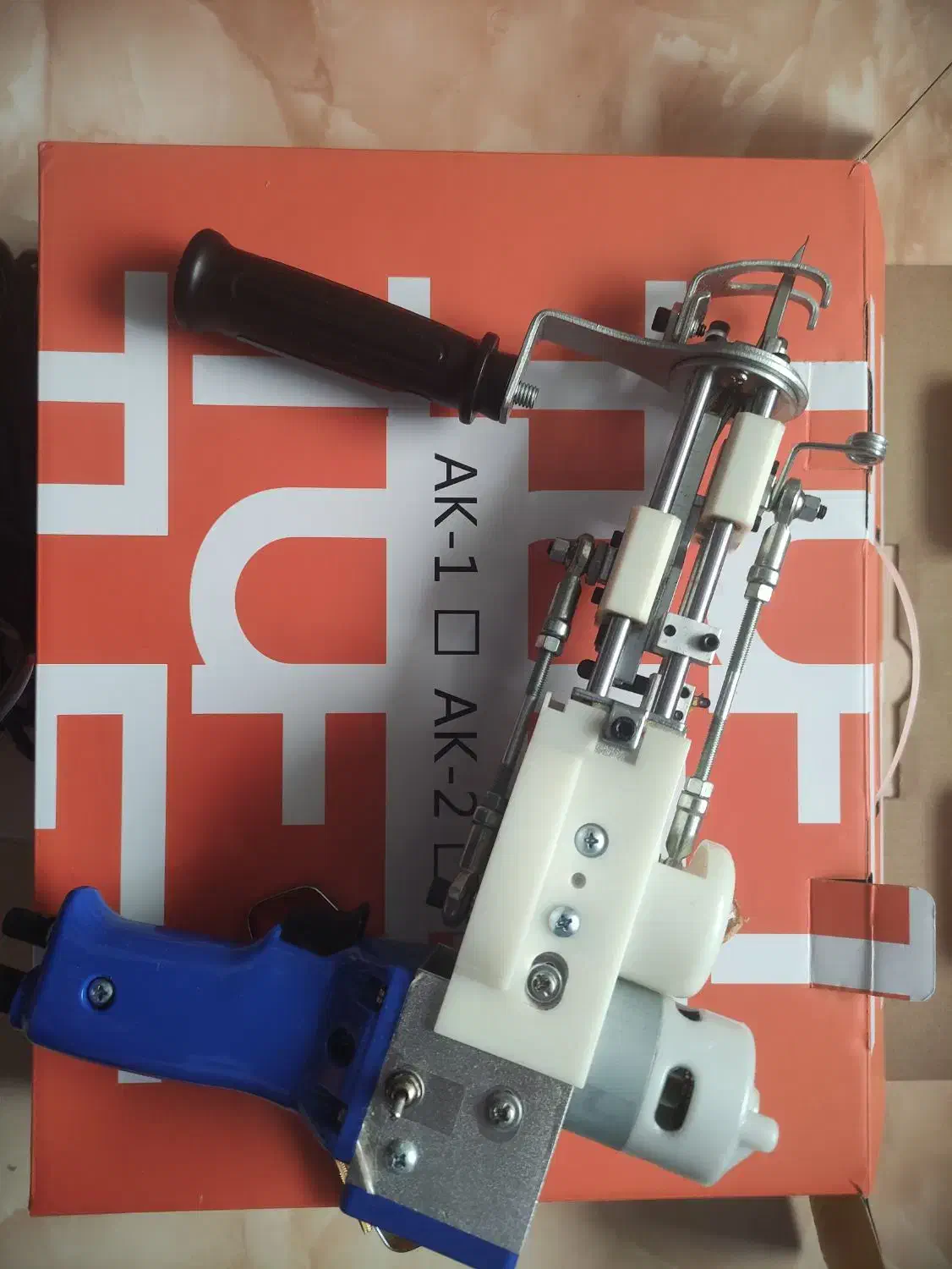 دستگاه گان تافتینگ فرش بافی|ابزارآلات|آستانه اشرفیه, |دیوار