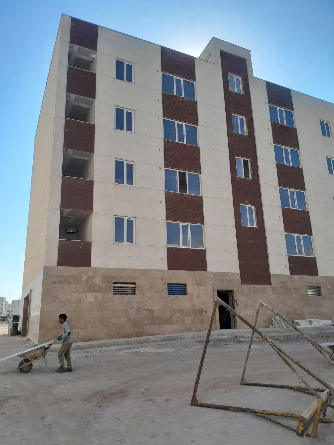 نیازمندسنگ کاروقرنیزدوغابی اتباع|استخدام معماری، عمران و ساختمانی|پرند, فاز ۶|دیوار