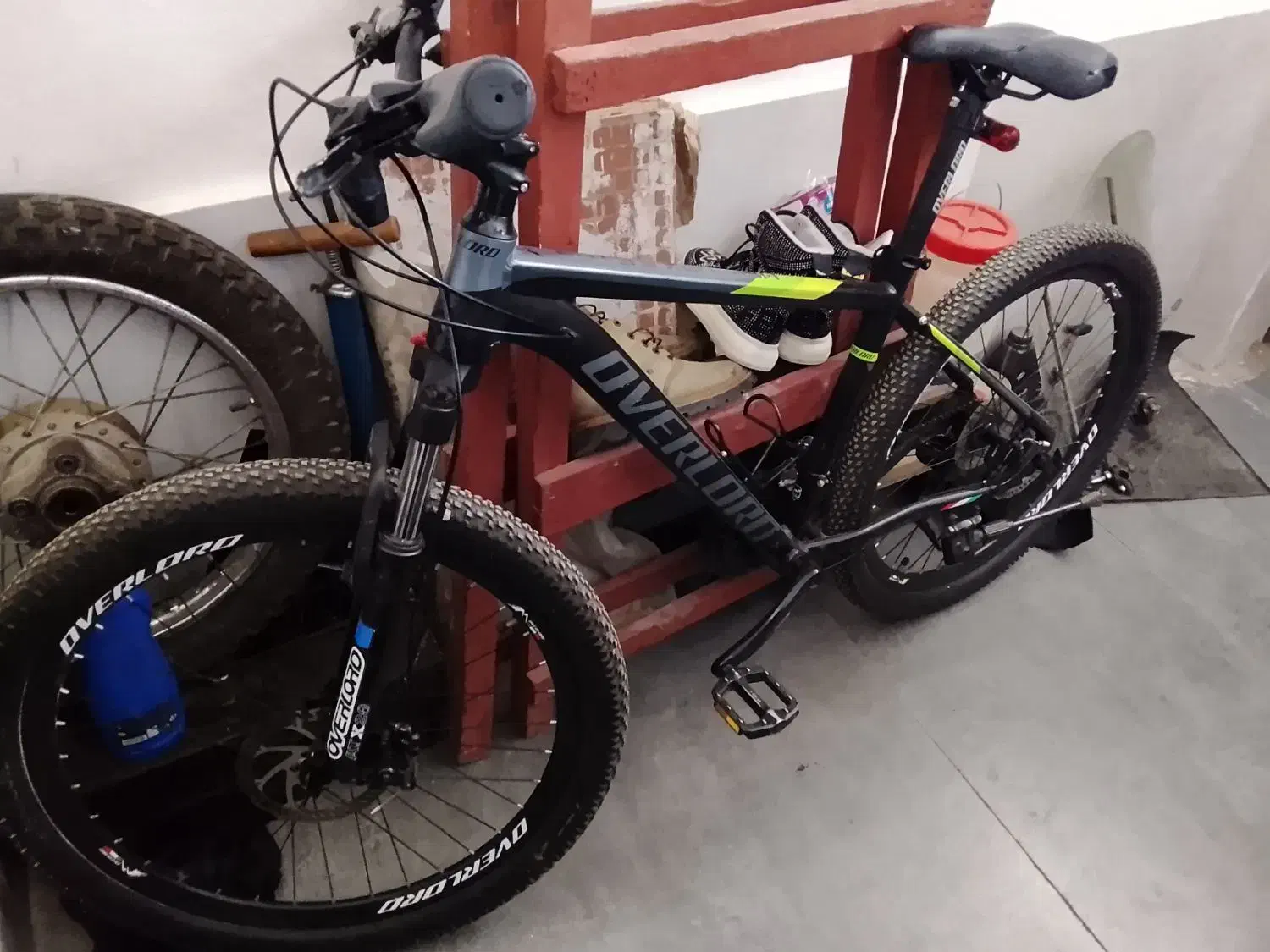 دوچرخه|دوچرخه، اسکیت، اسکوتر|رشت, دخانیات|دیوار