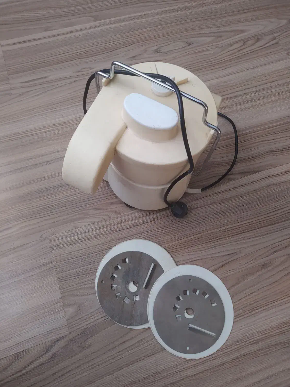 آب میوه گیری آلمانی ، روسی|آبمیوه‌گیر و آب‌مرکبات‌گیر|تبریز, |دیوار