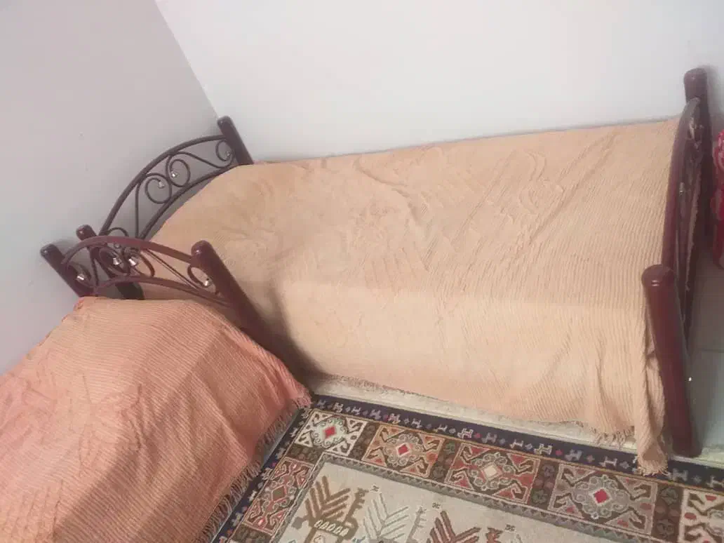 تخت یک نفر همراه خوش خواب|تخت و سرویس خواب|شیراز, سرو|دیوار