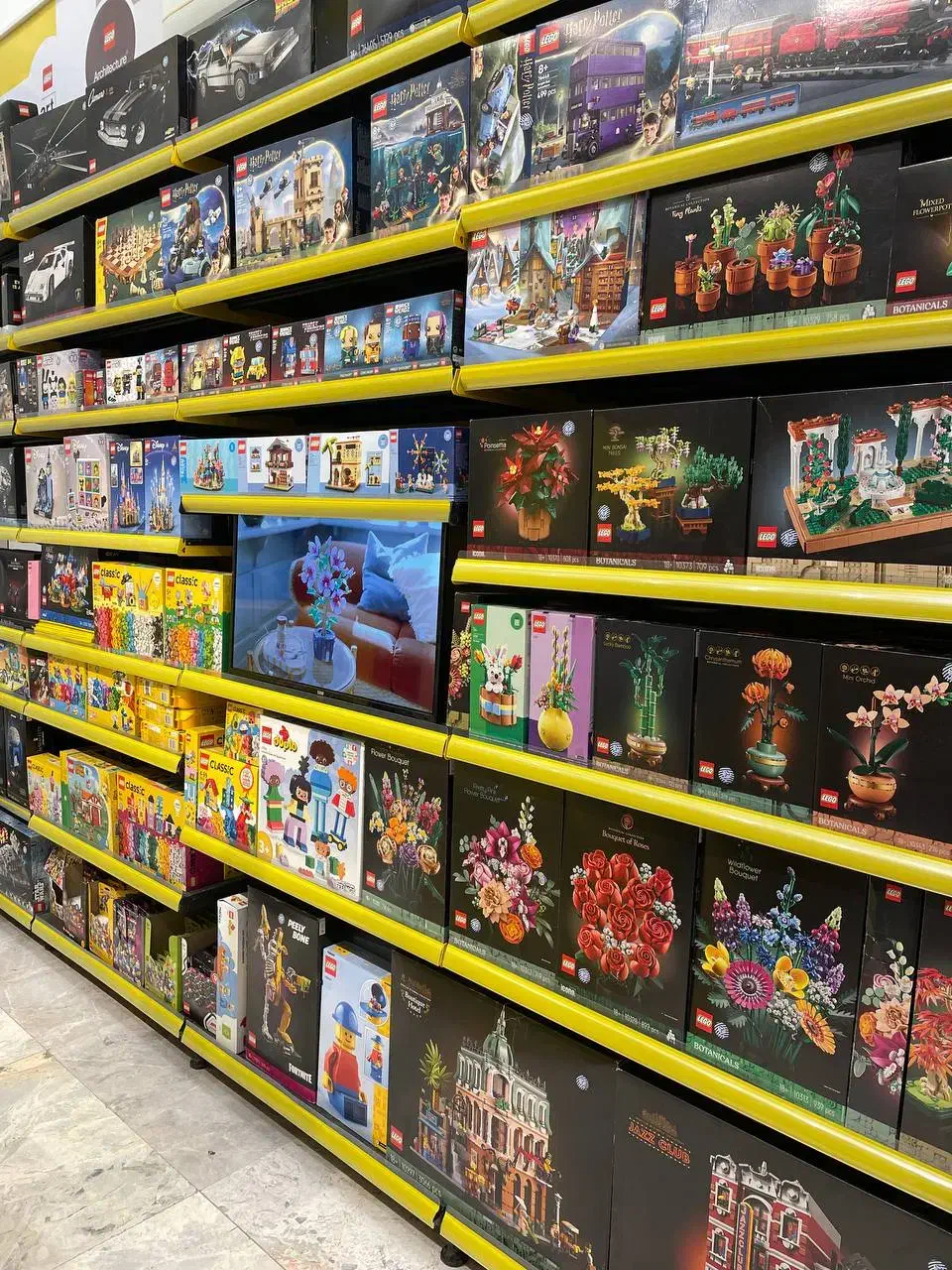 استخدام کارمند/فروشنده لگو شاپ|استخدام خدمات فروشگاه و رستوران|تهران, حسینآباد|دیوار