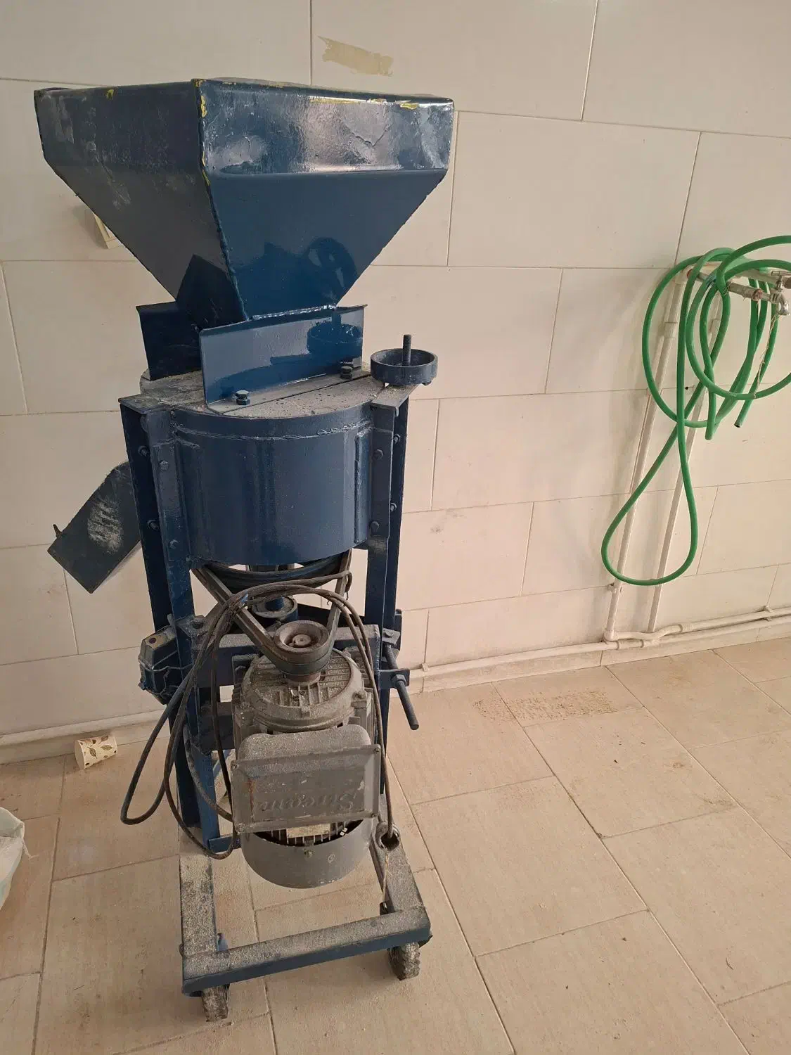 آسیاب سنگی مخصوص بلغور|ماشین‌آلات صنعتی|حمیدیا, |دیوار