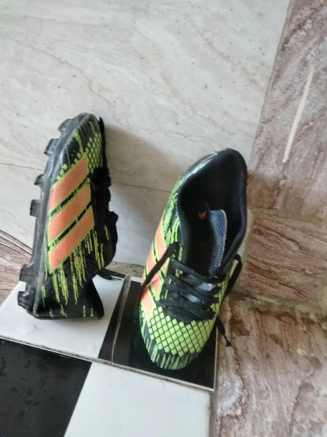 کفش ورزشی|کیف، کفش، کمربند|اندیمشک, |دیوار