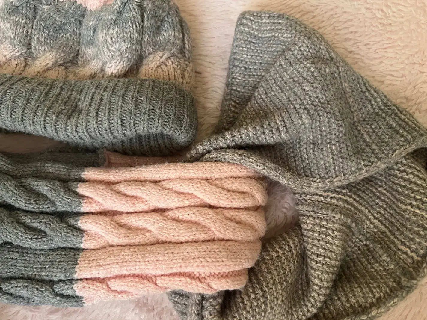 شال‌ وکلاه طوسی صورتی نو فقط۴۵۰ تومن|لباس|اردبیل, |دیوار