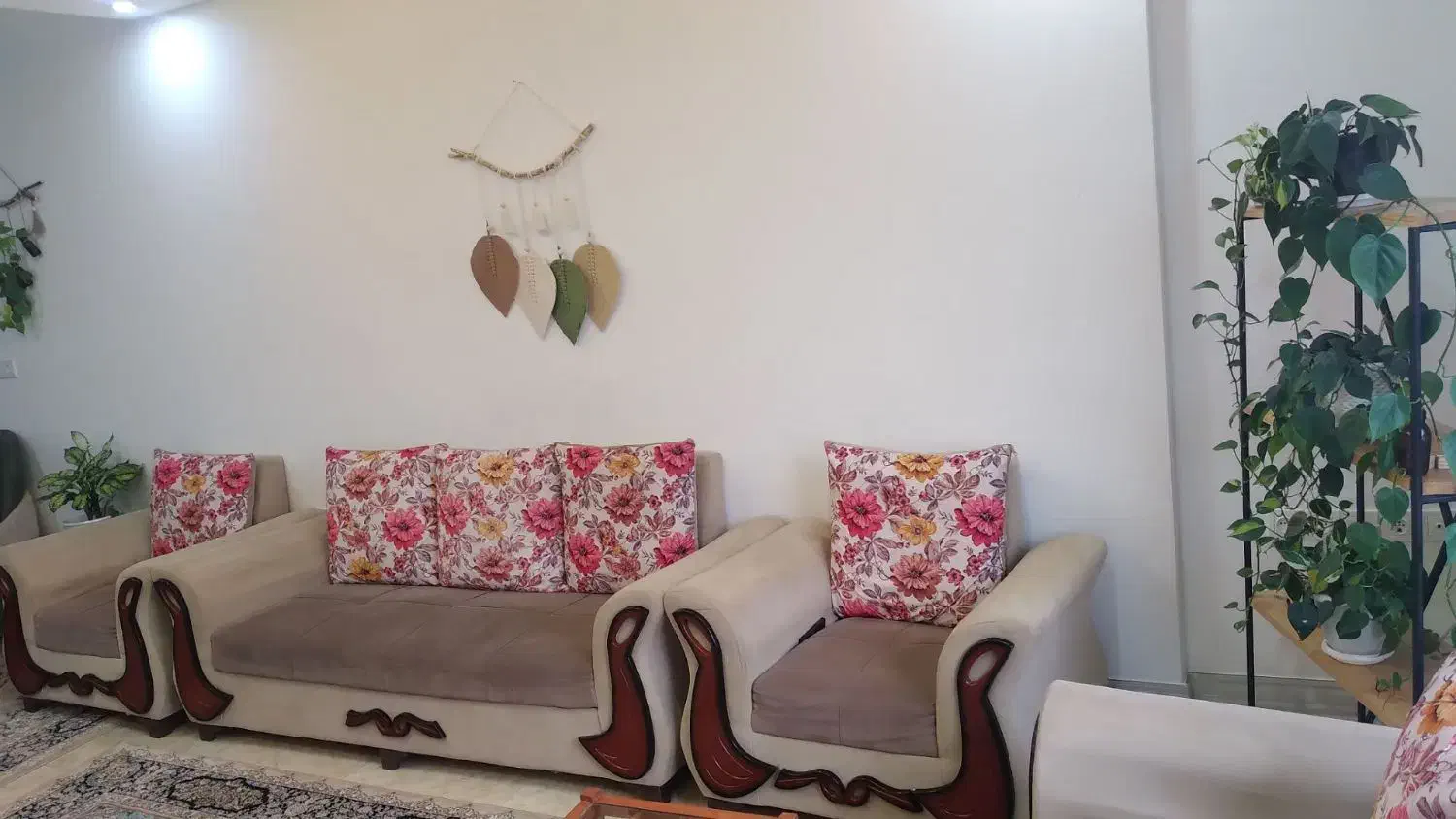 مبل راحتی کاملا تمیز و نو|مبلمان خانگی و میز عسلی|رحیم‌آباد, |دیوار