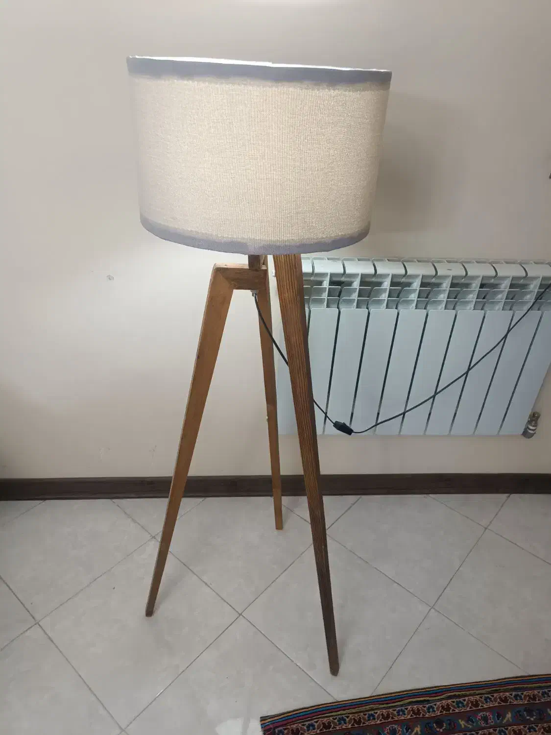 آباژور پایه چوبی|چراغ خواب و آباژور|اصفهان, بهارستان|دیوار