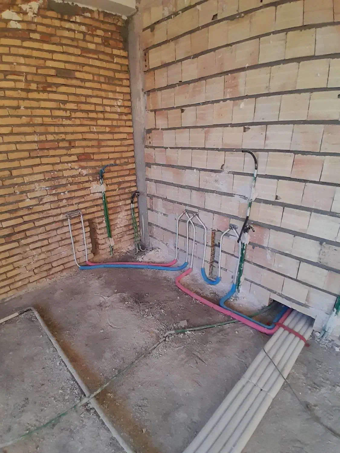 همکار ماهر یا نیمه ماهر لوله کشی|استخدام معماری، عمران و ساختمانی|سراب, |دیوار