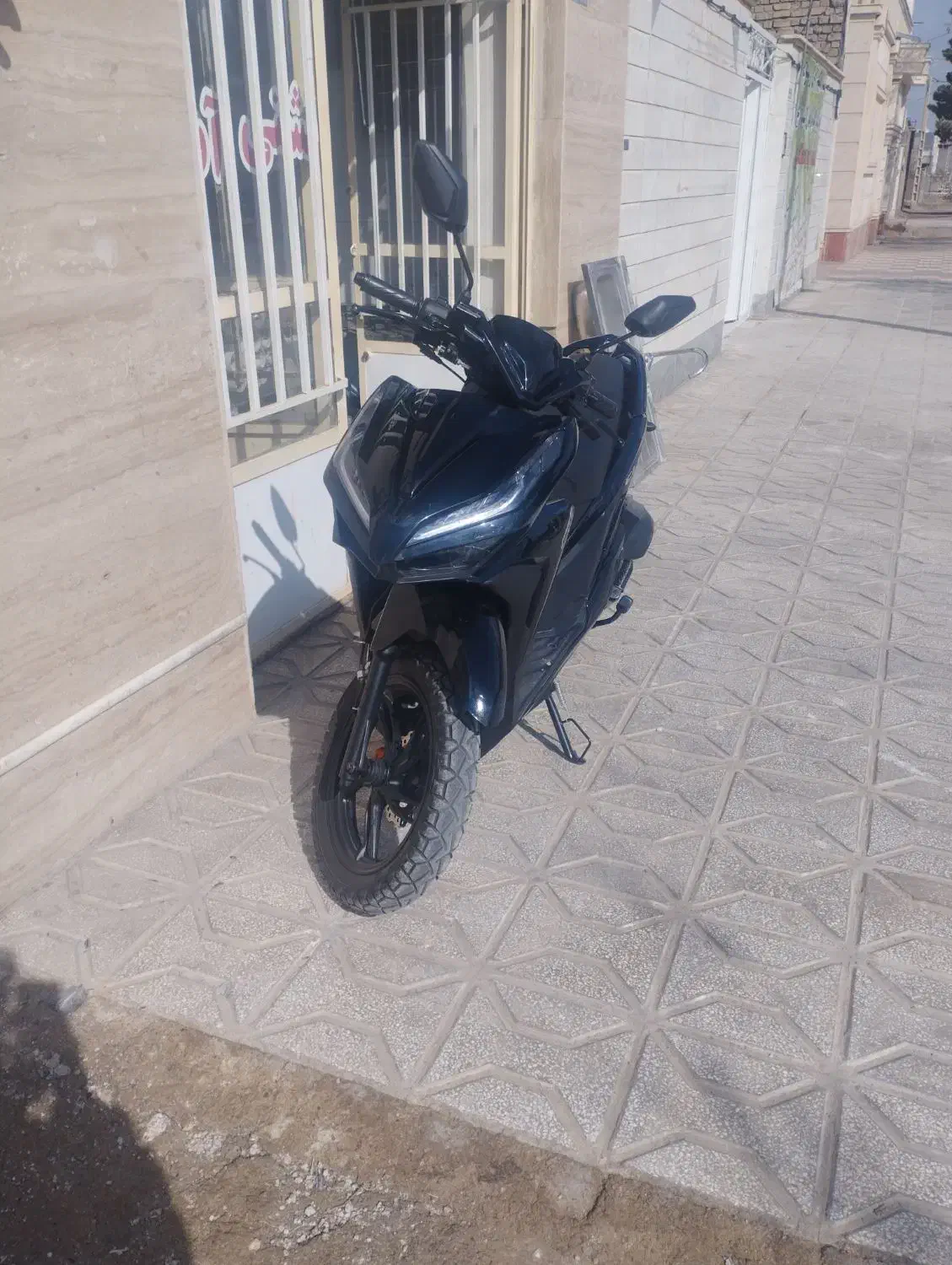 کلیک کم کار|موتورسیکلت|قائن, |دیوار