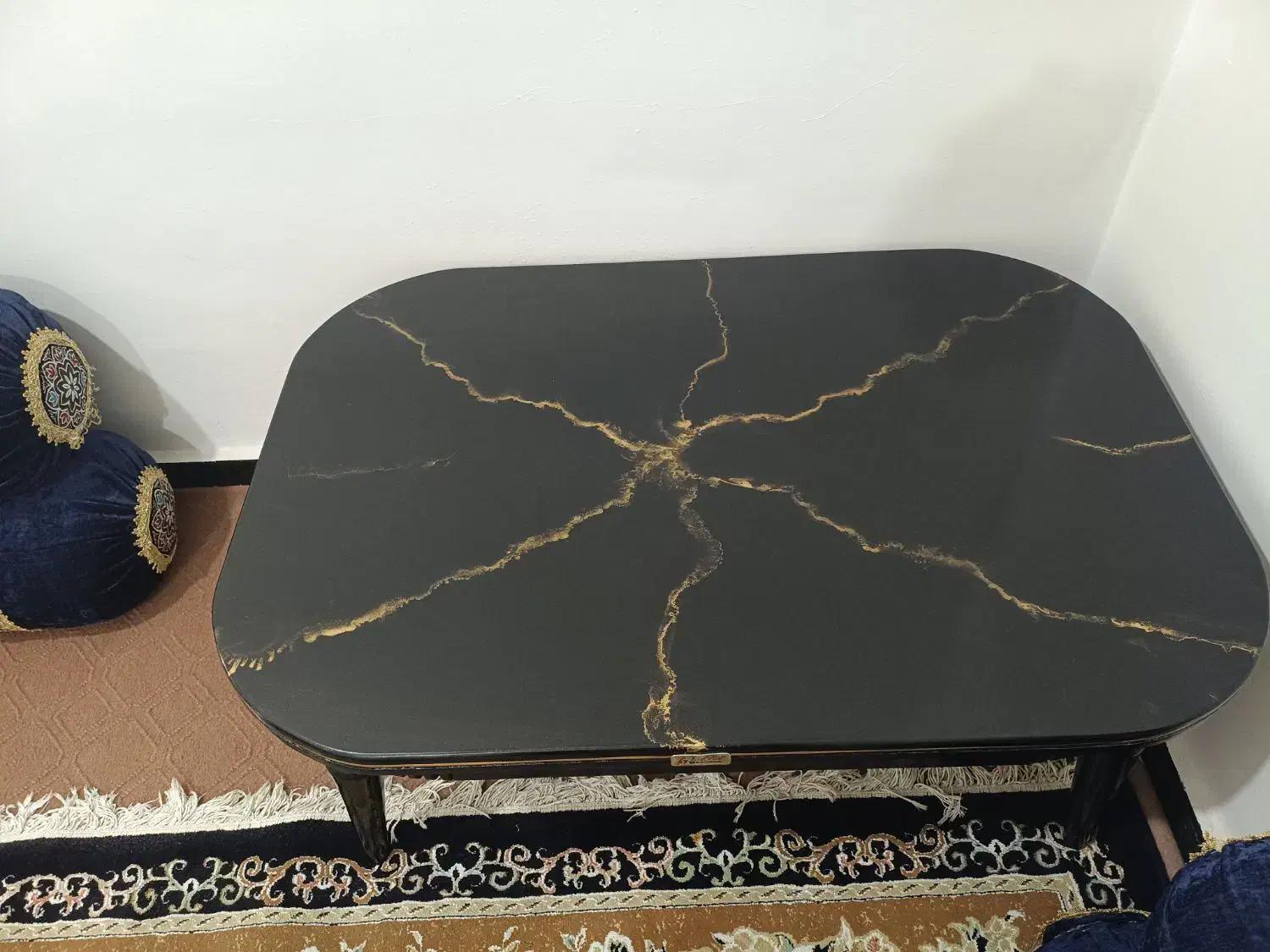 میز|میز و صندلی غذاخوری|دوگنبدان, |دیوار