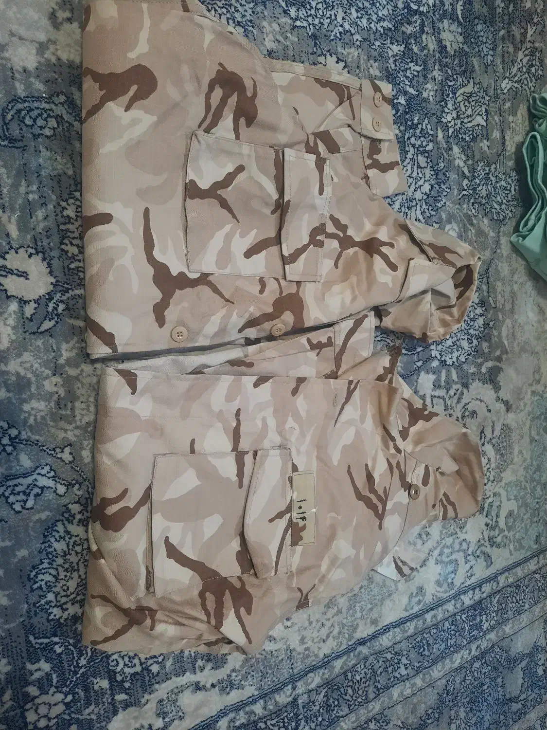 لباس نظامی . لباس سپاه|لباس|رباط‌کریم, رباط‌کریم|دیوار