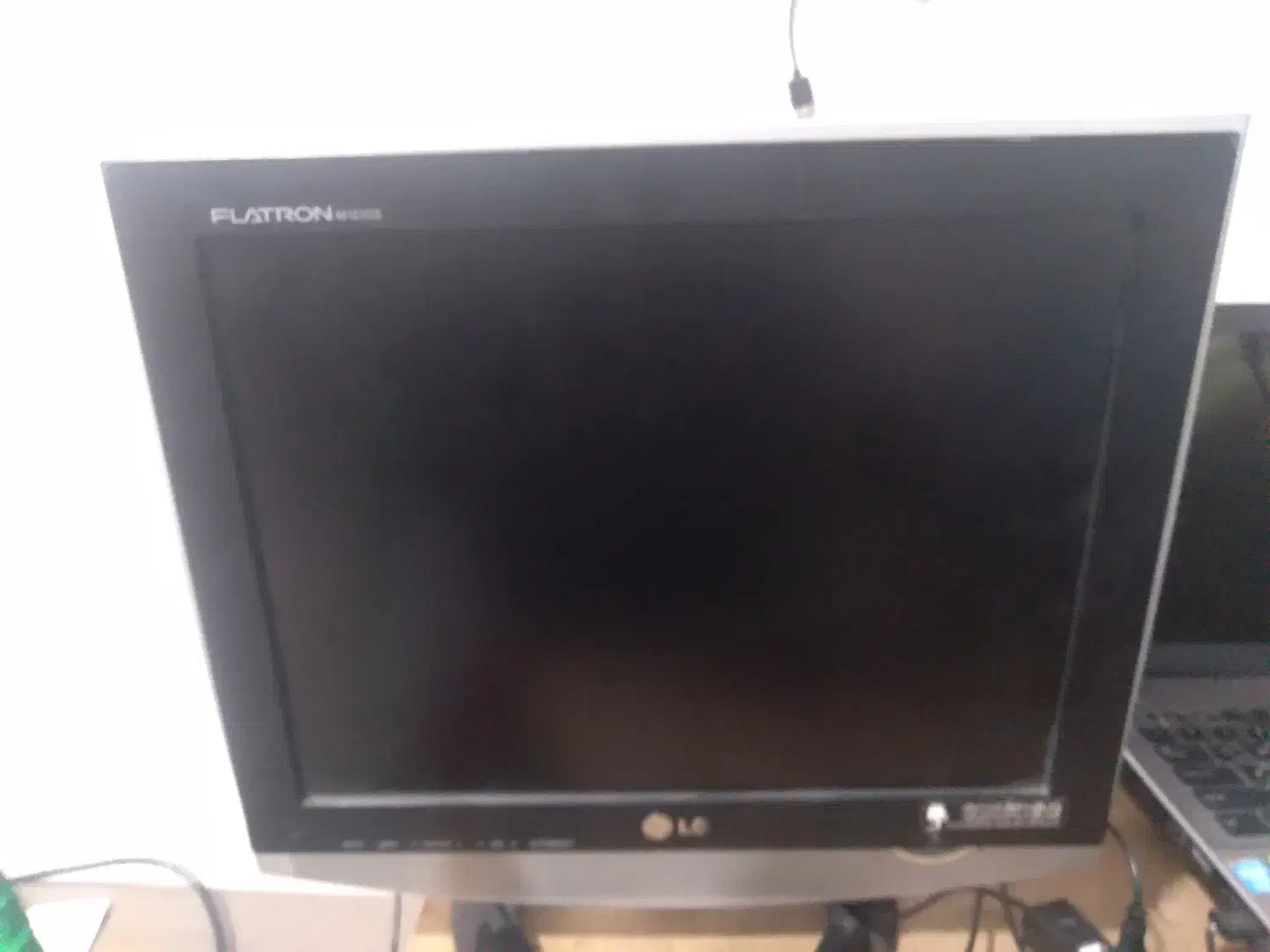 کیس و مانیتور|رایانه رومیزی|میانه, |دیوار