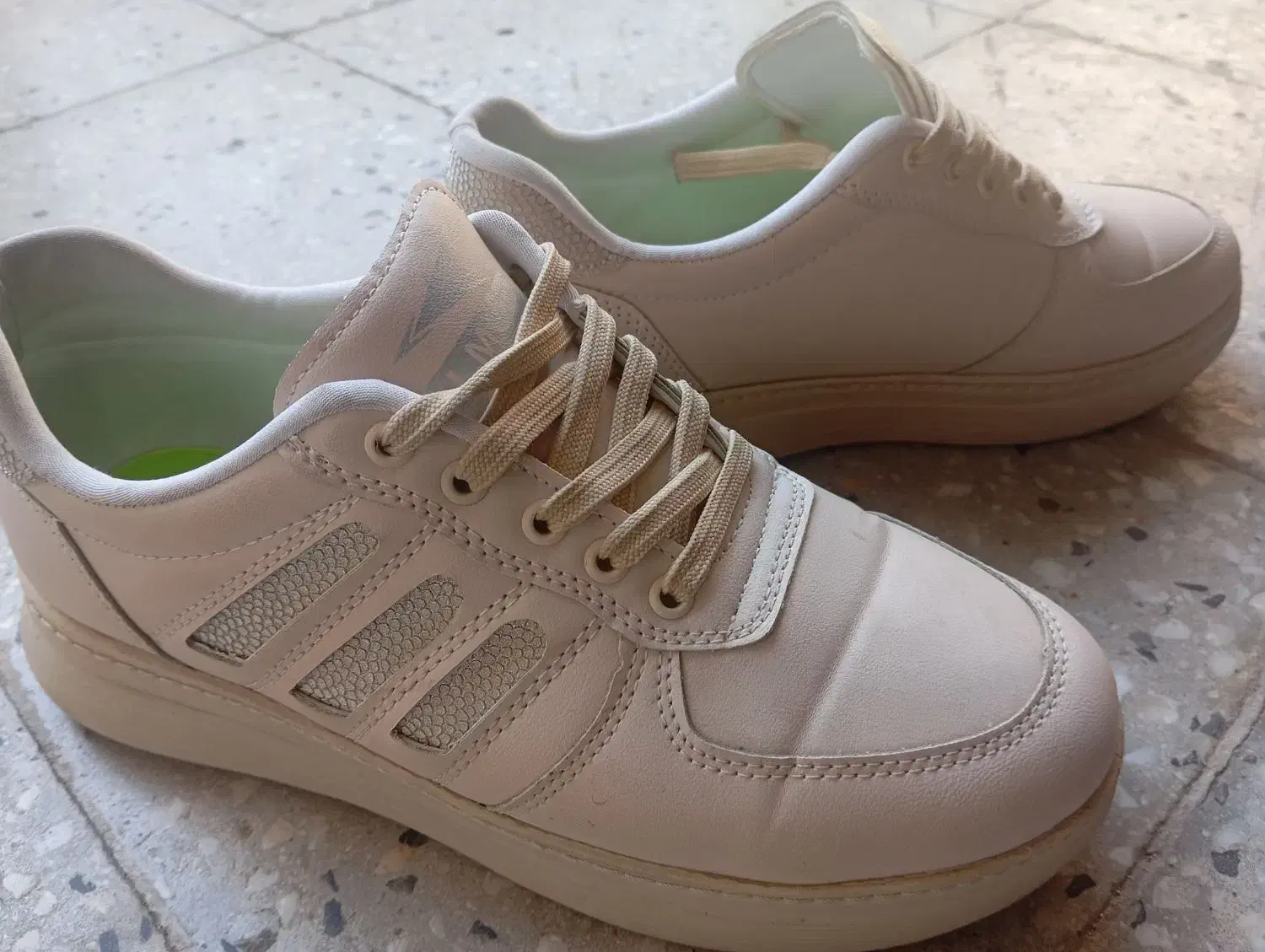 کفش وکتونی|کیف، کفش، کمربند|بروجرد, |دیوار