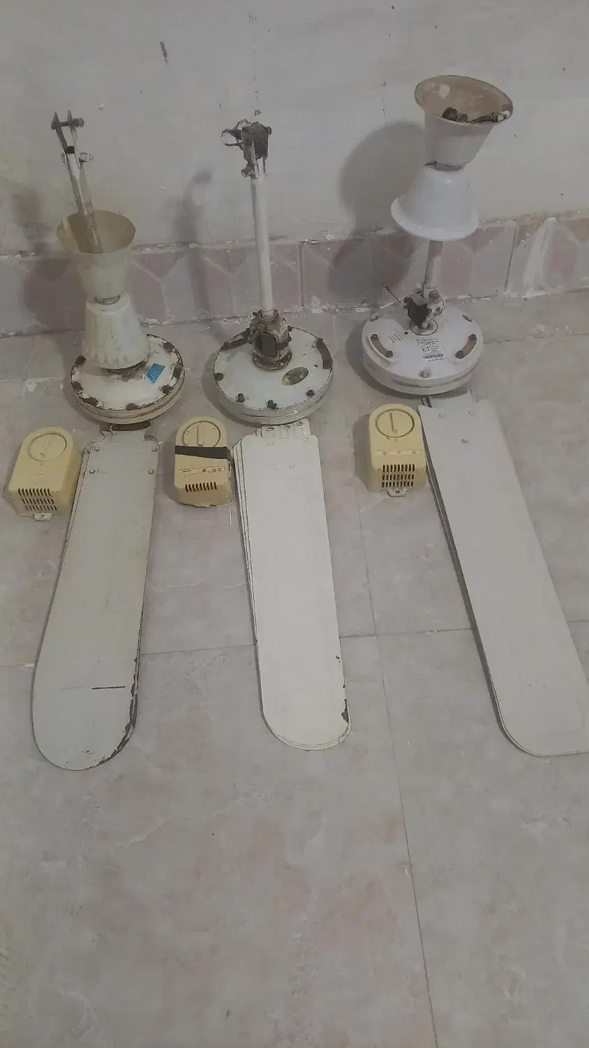 سه عدد پنکه سقفی|پنکه و تصفیهکنندهٔ هوا|گرگان, |دیوار