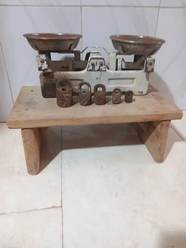 ترازو سنگی یک کیلو گرمی|کلکسیون اشیاء عتیقه|خمینی‌شهر, |دیوار