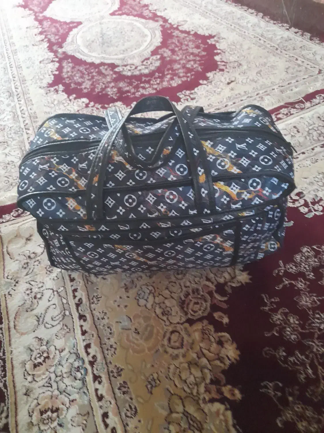 ساک پیدا شده|اشیا|نهاوند, |دیوار