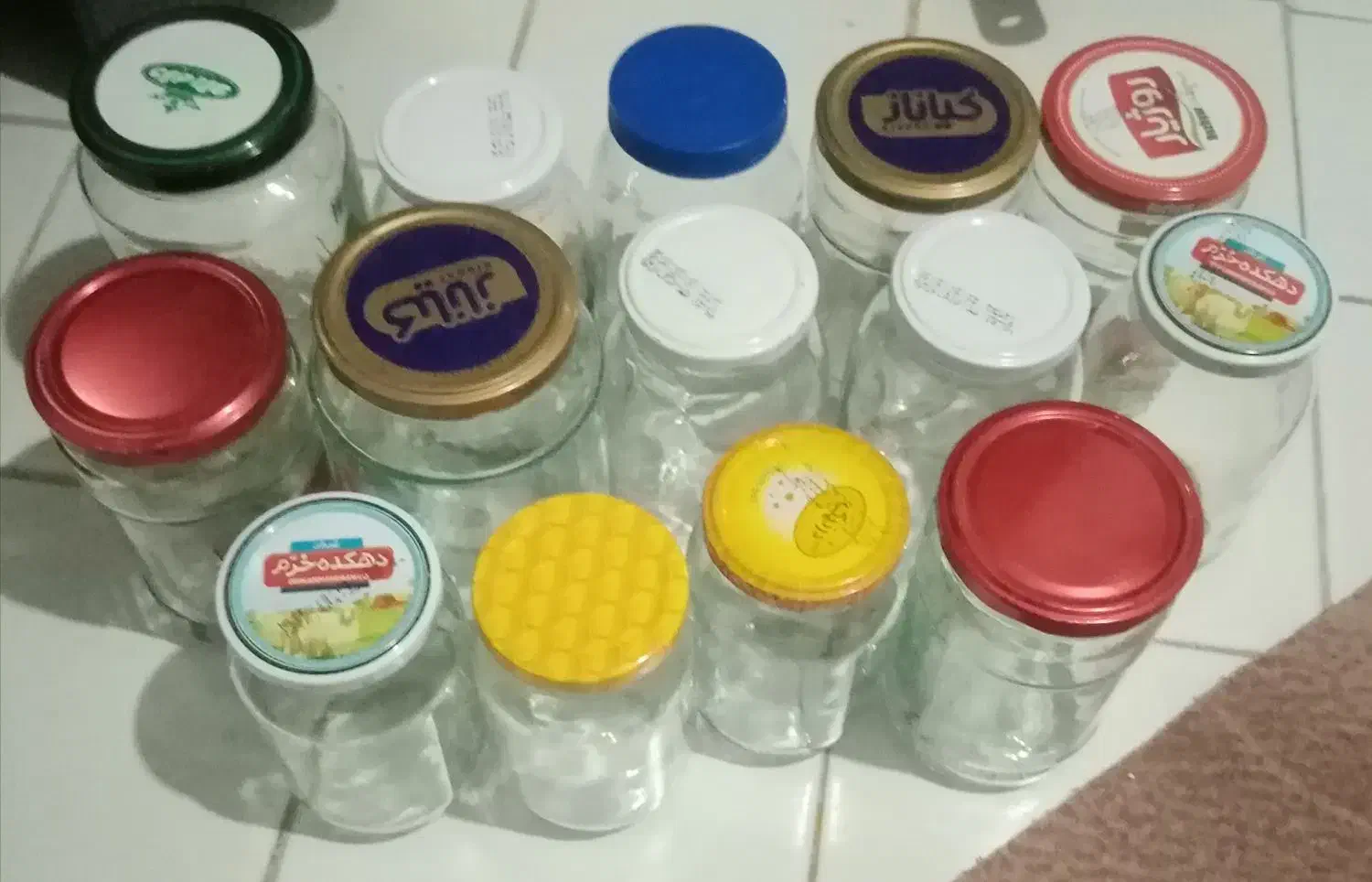 تعدادی شیشه|ظروف نگهدارنده، پلاستیکی، یکبارمصرف|چناران, |دیوار