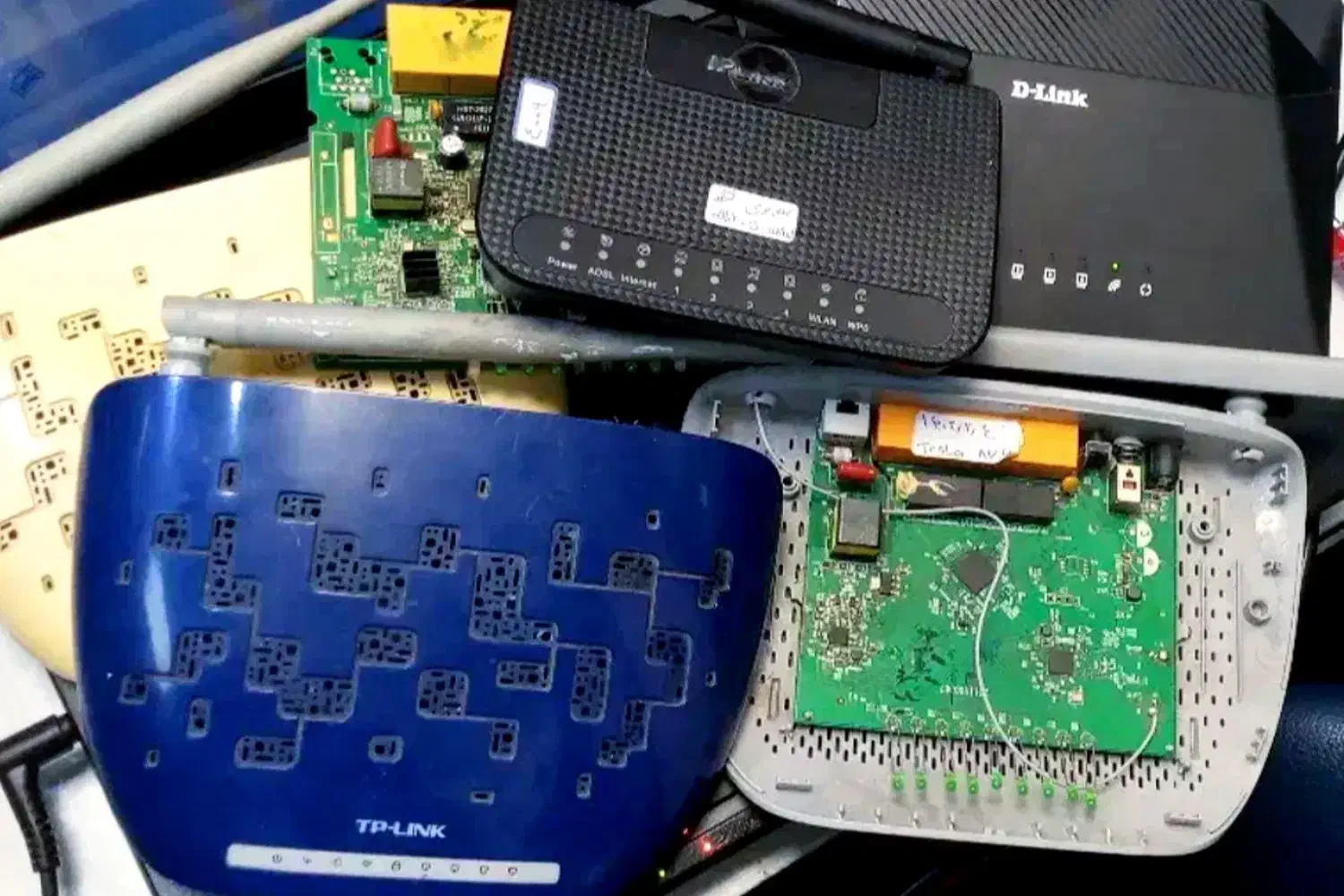 تعمیرات تخصصی انواع مودم و روتر|خدمات رایانهای و موبایل|کاشان, میدانگاه آقا|دیوار