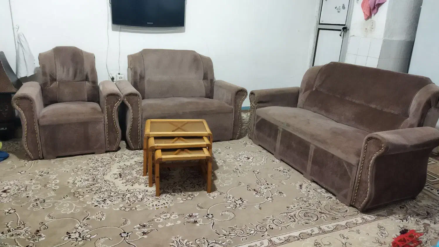 مبل راحتی|مبلمان خانگی و میز عسلی|اشتهارد, |دیوار