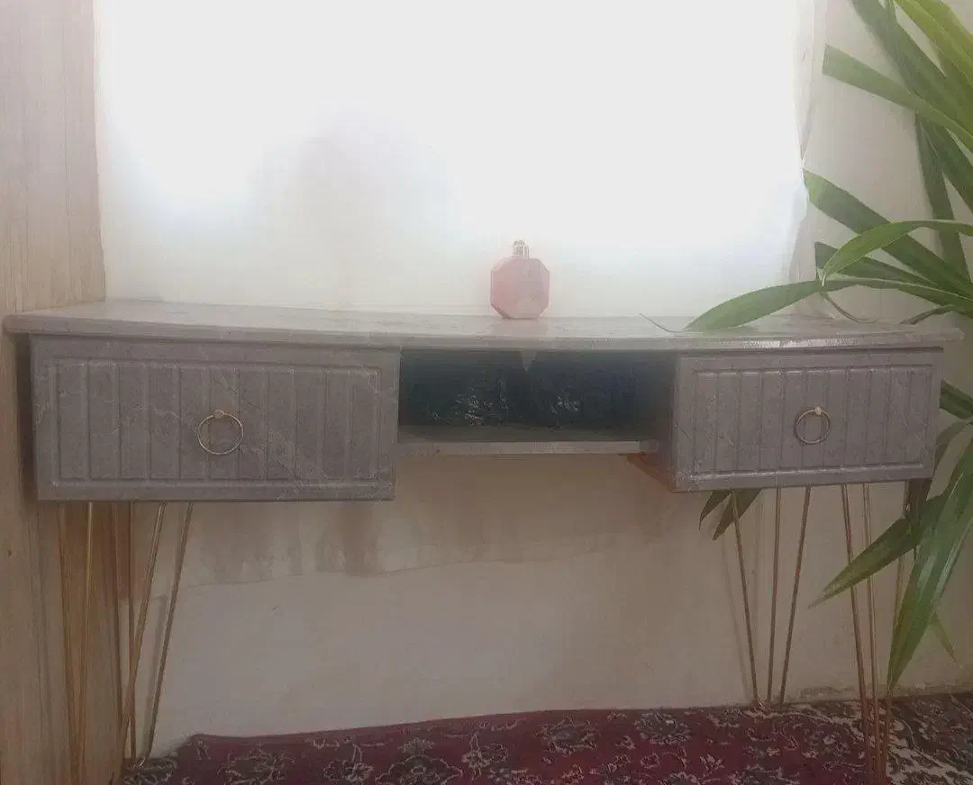 میز ناخن|آرایشگاه و سالن‌های زیبایی|کامیاران, |دیوار