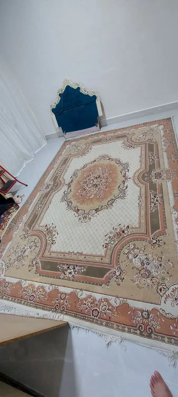 تعدادی وسایل خانه و قالی|فرش|شوشتر, |دیوار