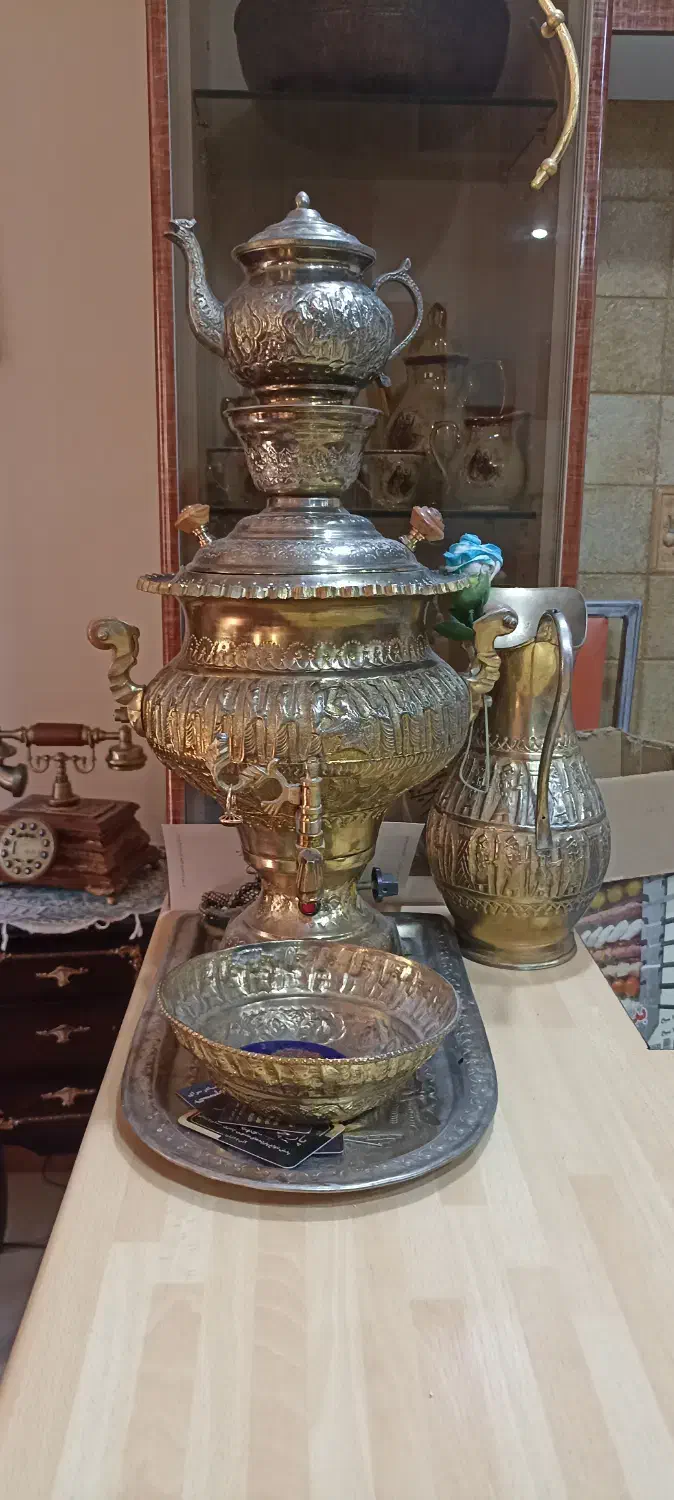 سماور برقی طلایی کنده کاری شده نو|سماور، چایساز، قهوهساز|تهران, قلهک|دیوار