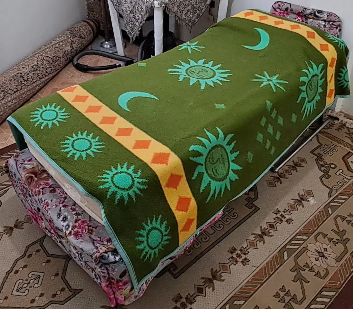 مبل تخت خواب شو|مبلمان خانگی و میز عسلی|تهران, آشتیانی|دیوار