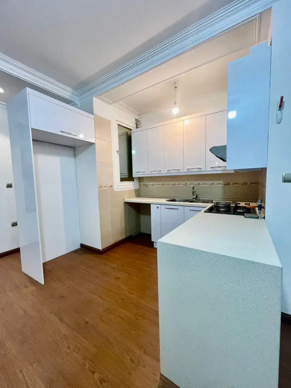 ۷۴ متر آپارتمان / ۲ خواب / سه جهت نور / میرداماد