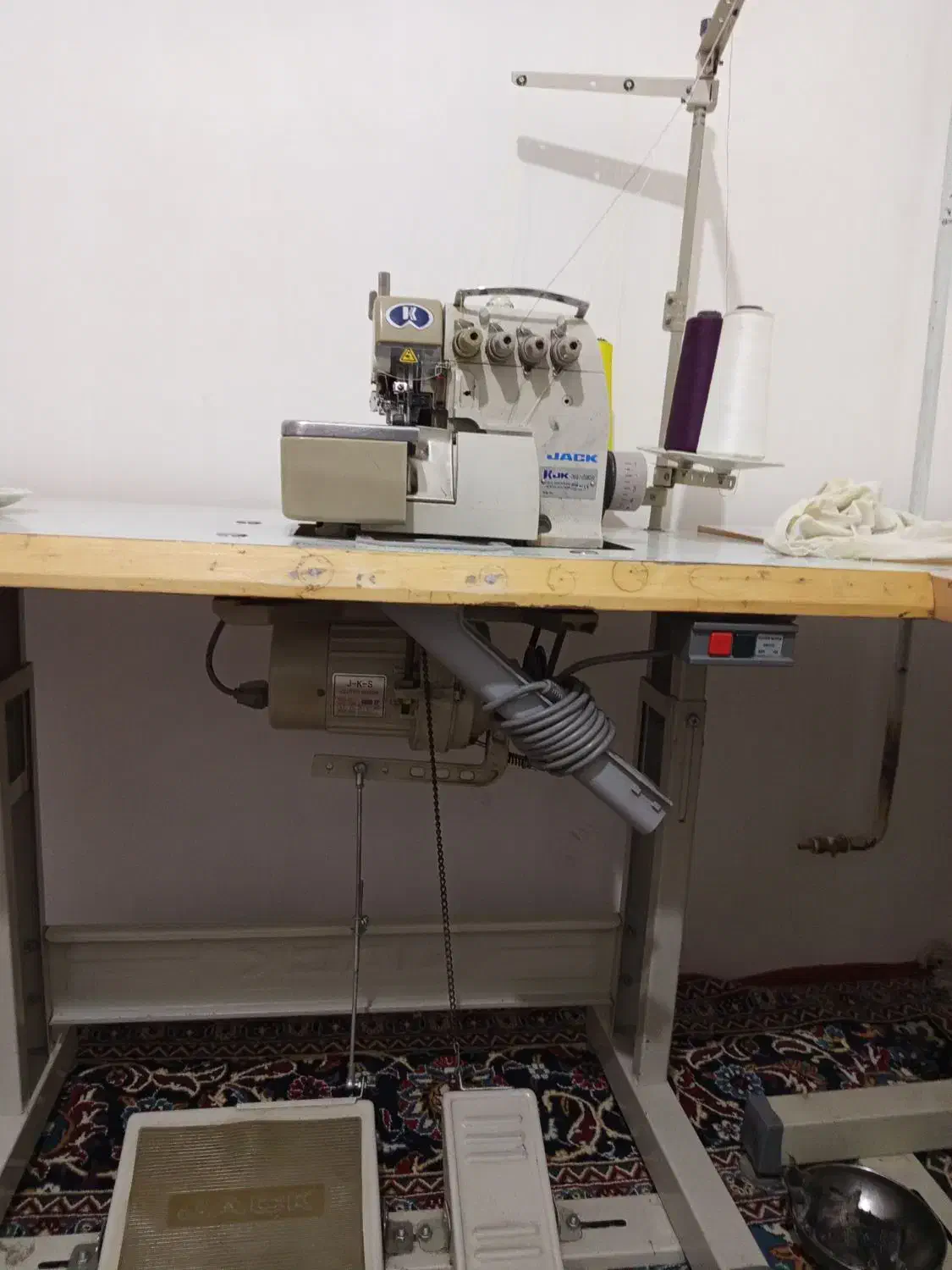 چرخ خیاطی صنعتی راسته دوز و سردوز چهار نخ جک|چرخ خیاطی و ریسندگی|نیشابور, بلوار گلها|دیوار