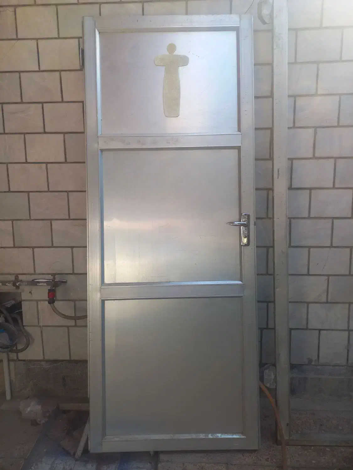 درب آلومینیوم تمیز و سالم|مصالح و تجهیزات ساختمان|اهواز, کوی نفت|دیوار