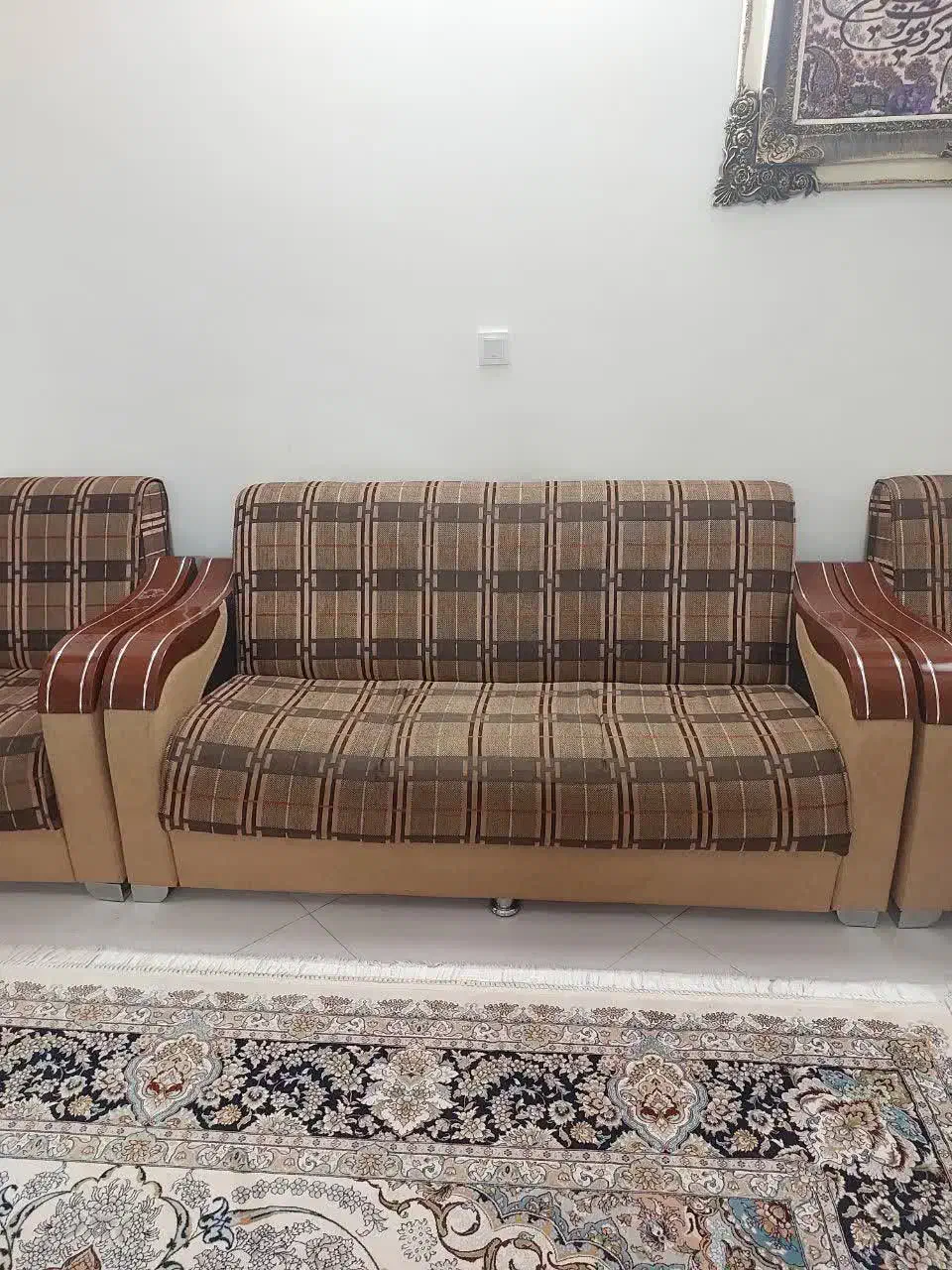 مبل راحتی شیک و تمیز|مبلمان خانگی و میز عسلی|قم, انسجام|دیوار