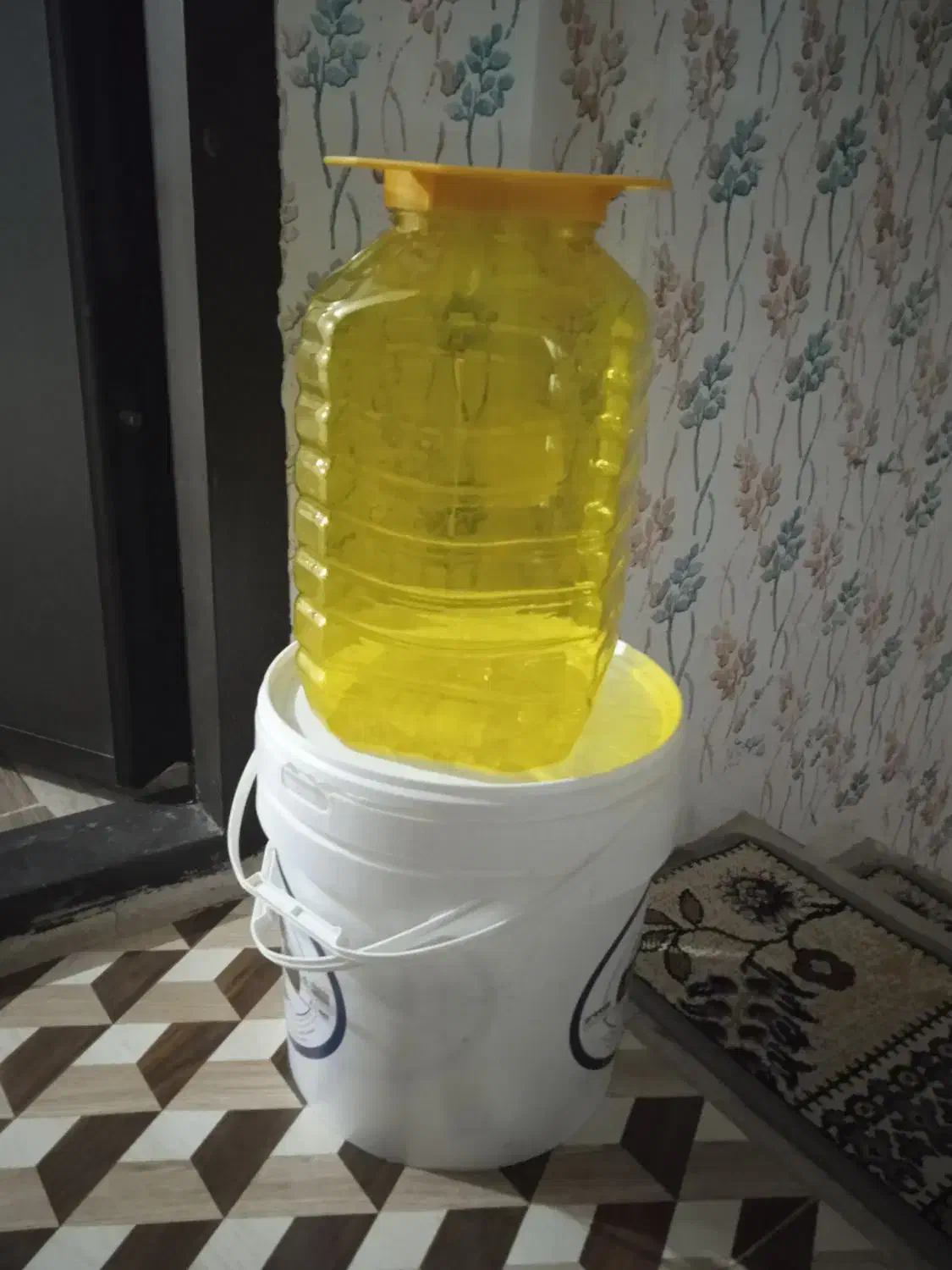 دبه جای خیارشور وسطل جاپنیر|ظروف نگهدارنده، پلاستیکی، یک‌بارمصرف|سرپل ذهاب, |دیوار