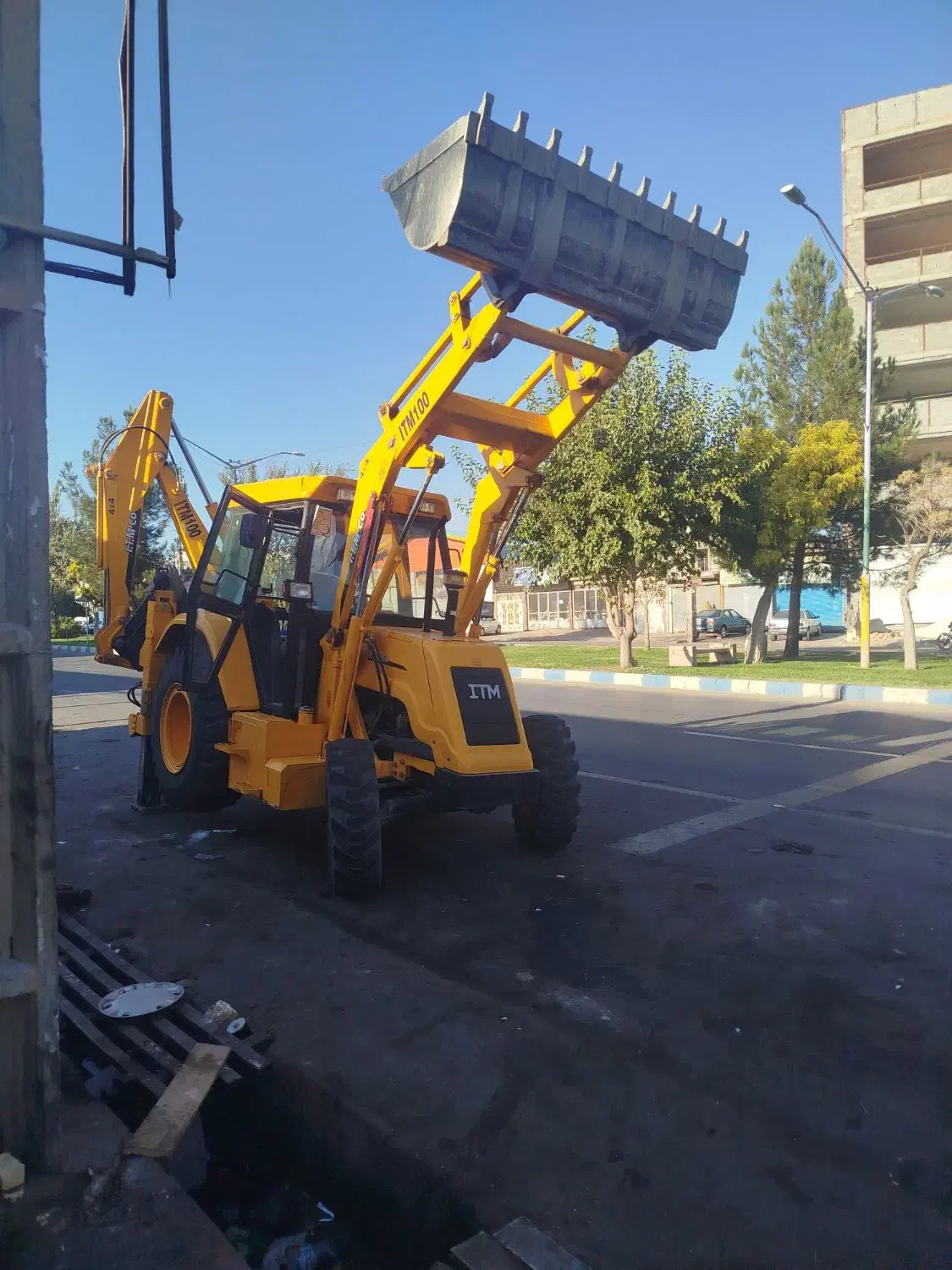 بیل بکهو تی دی ال100|خودرو سنگین|قزوین, |دیوار