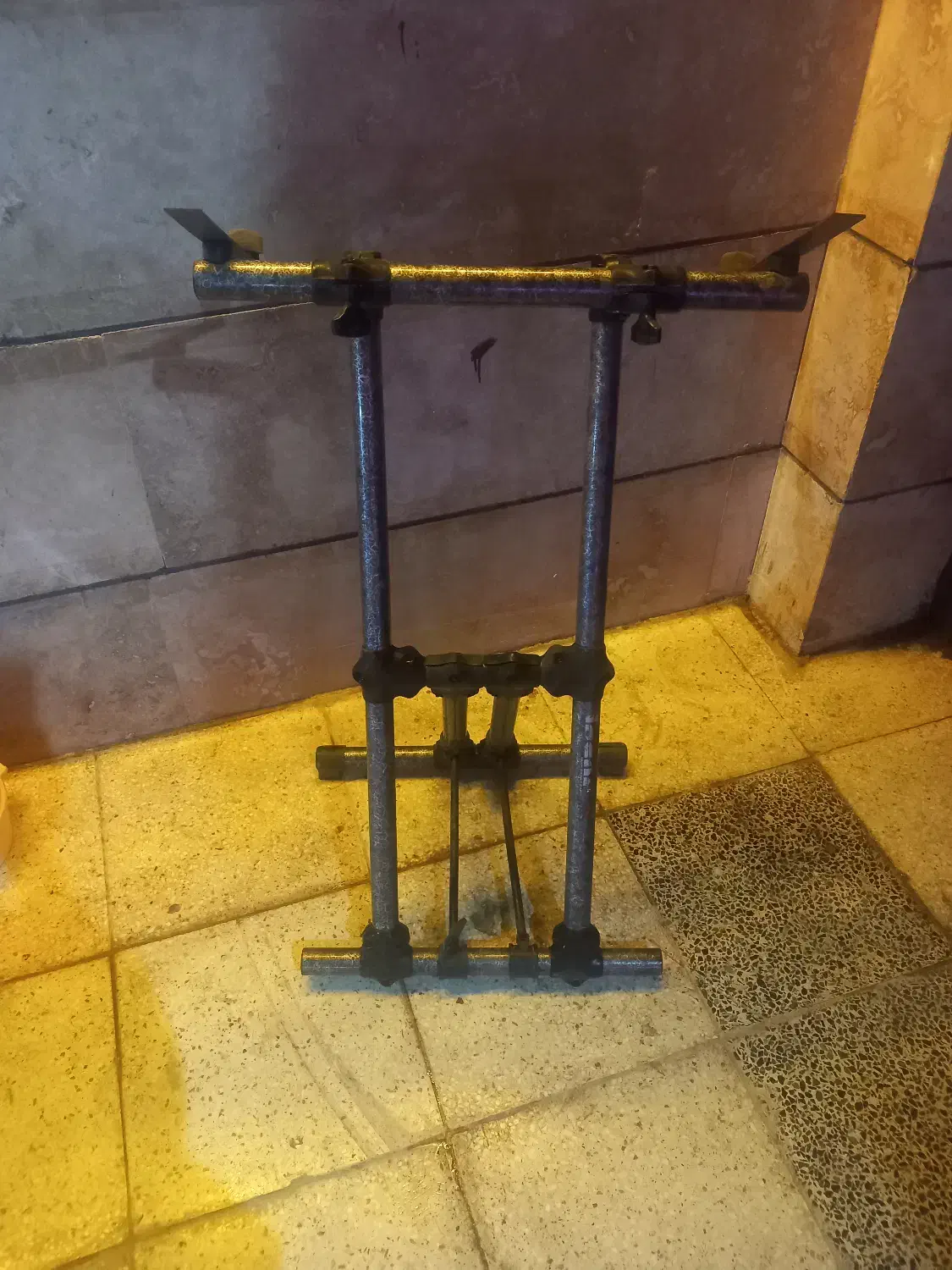 پایه نگهدارنده کیبورد.|پیانو، کیبورد، آکاردئون|شاهین‌شهر, فردوسی|دیوار